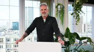 "Nawet dziecko sobie poradzi". Zbigniew Urbański pokazuje, jak odpowietrzyć grzejnik