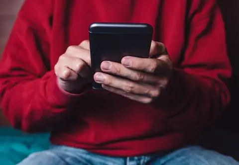 W dłoniach 16-latka wybuchł telefon. 8 osób trafiło do szpitala 