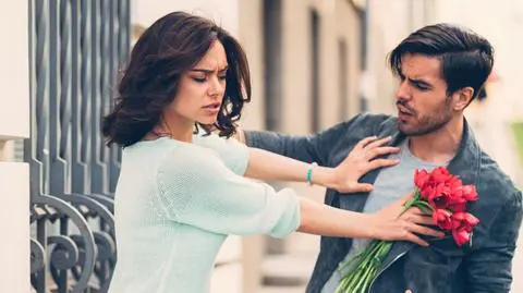 Jak się zachowują randkowi desperaci? "Powinna nam się zapalić czerwona lampka" 