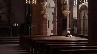 Sekularyzacja w Polsce przyspiesza. "Zjawisko to szczególnie widoczne jest wśród młodych ludzi"