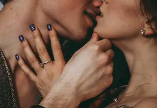 Zaskakujące pochodzenie pocałunku. Zapożyczyliśmy go od tego zwierzęcia