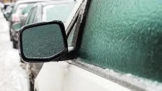 Alerty IMGW na sobotę, 30 listopada. Tu zrobi się bardzo ślisko