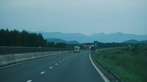 Jakie są zasady jazdy po autostradzie? 