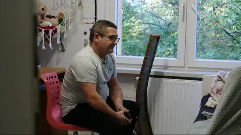 Samotny ojciec i niewidzialny wróg. "Córka z łazienki korzysta 15 razy dziennie"