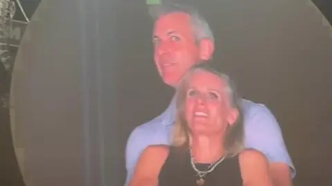 Echo po skandale na kiss cam podczas koncertu Coldplay