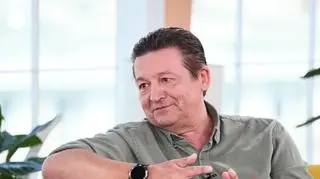 Od blisko 30 lat jego głosem mówi Królik Bugs. Tomasz Kozłowicz: "Można dostroić swoją barwę"