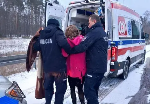 Wyziębiona 32-latka leżała w lesie. Została znaleziona przez policjantów