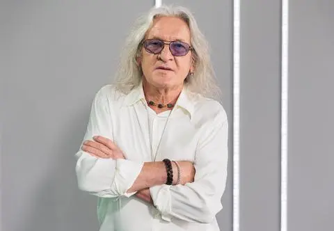 Grzegorz Markowski o powrocie na scenę. "Ciągle cień na te plecy moje pada i tak ciągnie w dół"