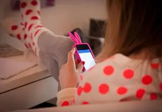 Dzieci a konsumpcjonizm. "Wykluczyły ją z grupy, bo nie miała nowego telefonu"