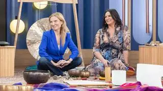 Misy tybetańskie i ASMR. Jak terapia dźwiękiem i dotykiem wpływa na ciało oraz umysł?