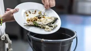 Polacy wyrzucają świąteczne jedzenie. 