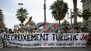 Mieszkańcy Barcelony protestują: "Turyści, do domu!"