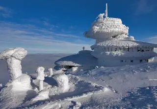Droga na Śnieżkę stała się jego trasą do pracy. Jak pracuje się w Wysokogórskim Obserwatorium Meteorologicznym?