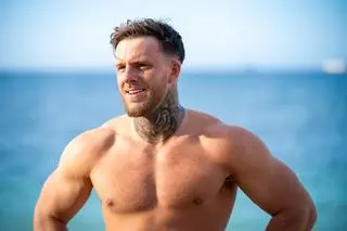 Kim jest Kuba Burkacki z "Hotelu Paradise 11"?