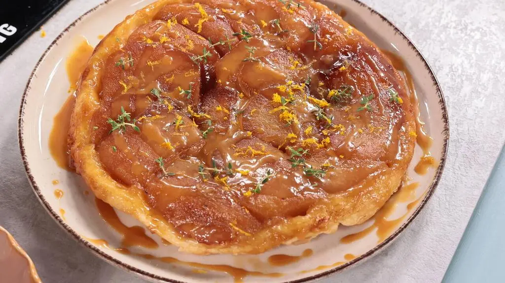 Tarta Tatin z jabłkami i słonym karmelem