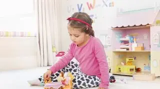 Jak urządzić ładny pokój dla dziewczynki. Jakie wybrać meble i dodatki? 