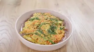 placki z cieciorki z pędami chmielu