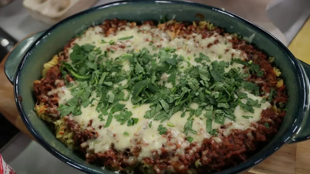 zapiekany makaron z sosem ragù (bolońskim)