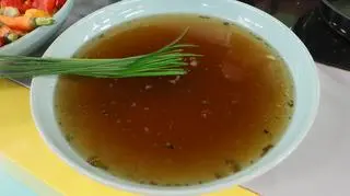 Rosół z papryką i pyzami