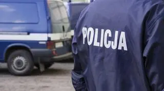 Podjechał do radiowozu i powiedział, że żona ma zawał. Dzięki policyjnej eskorcie kobieta na czas dotarła do szpitala
