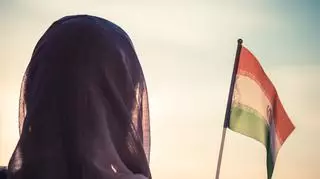74 baty za zdjęcie bez hidżabu. Młoda Iranka ukarana przez reżim