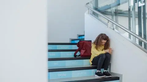 Matka znęca się nad dzieckiem?