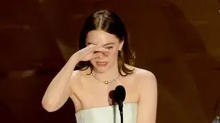 Emma Stone na Oscarach w porwanej kreacji. Aktorka zalała się łzami