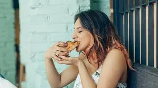 Jak poprawnie jeść croissanta? 