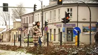 Przemierza Polskę w poszukiwaniu synagog