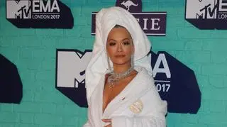 Rita Ora i Taika Waititi świętowali rocznicę ślubu. Pokazali niepublikowane zdjęcia z ceremonii