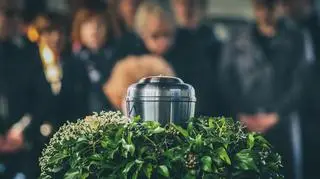 Resomacja, czyli wodna kremacja zwłok. Na czym polega ta ekologiczna metoda?