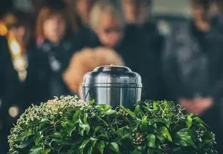 Resomacja, czyli wodna kremacja zwłok. Na czym polega ta ekologiczna metoda?