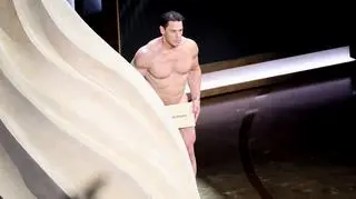 Na oscarowej scenie pojawił się nagi aktor. "Męskie ciało to nie żart"