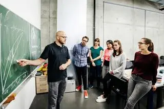 Które kierunki studiów wybierają młodzi ludzie?