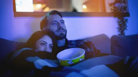 Spędzasz Halloween w domu? Sprawdź, które filmy i seriale zapewnią ci atmosferę grozy  