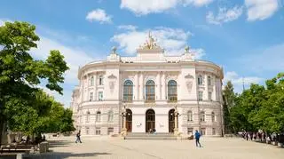 Miejsce, które łączy tradycję z przyszłością: Politechnika Warszawska jako przestrzeń spotkań świata kultury, nauki i biznesu