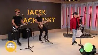 Jacek Stachursky w piosence “Typ niepokorny” 