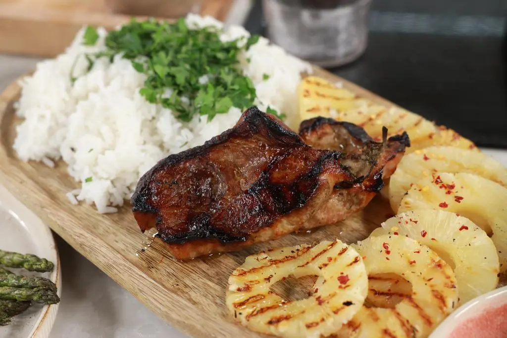 Karkówka teriyaki z grillowanym ananasem i ryżem jaśminowym