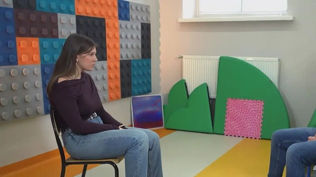 Odmrażają części ciała dezodorantem, "przecinają" kąciki ust. Tragiczne skutki challenge'ów na TikToku