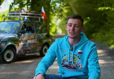 Podróżuje Maluchem po świecie. "Odwiedziłem 17 różnych krajów"