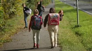 Dzieci ze wsi są gorzej ubrane? Kontrowersyjne słowa burmistrza wywołały oburzenie