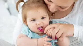 Twoja pociecha zaczęła ząbkować? Sprawdź, jaka pasta do zębów będzie najlepsza