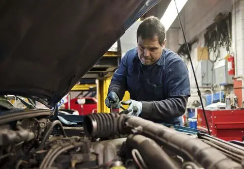 Na czym polega chiptuning i w jaki sposób zwiększa osiągi samochodu?