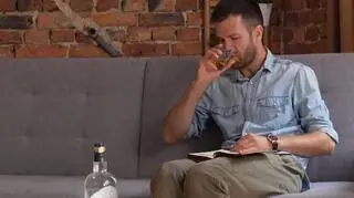 Bolesne wspomnienia Dorosłych Dzieci Alkoholików. "Nie znosiłam niedziel, kiedy tata nie szedł do pracy"