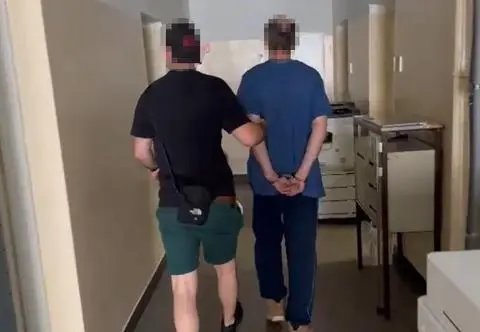 Wręczył swojej ukochanej kolekcję limitowanych klocków. Został aresztowany
