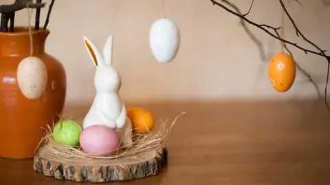 Tymi drewnianymi ozdobami upiększysz dom na Wielkanoc. Sprawdź, jak je wykonać