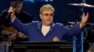 Elton John tuż przed wejściem na scenę nie mógł opanować złości. "Co jest z wami nie tak?"