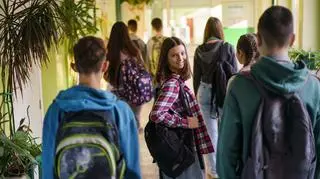 Jaki powinien być strój ucznia? MEN wyjaśnia: "Nie jest prawdą"