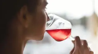 Pijana matka opiekowała się 11-letnią córką. Kobieta miała niemal 2 promile 