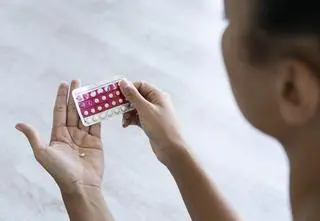 Antykoncepcja hormonalna może pomagać w leczeniu kobiecych dolegliwości